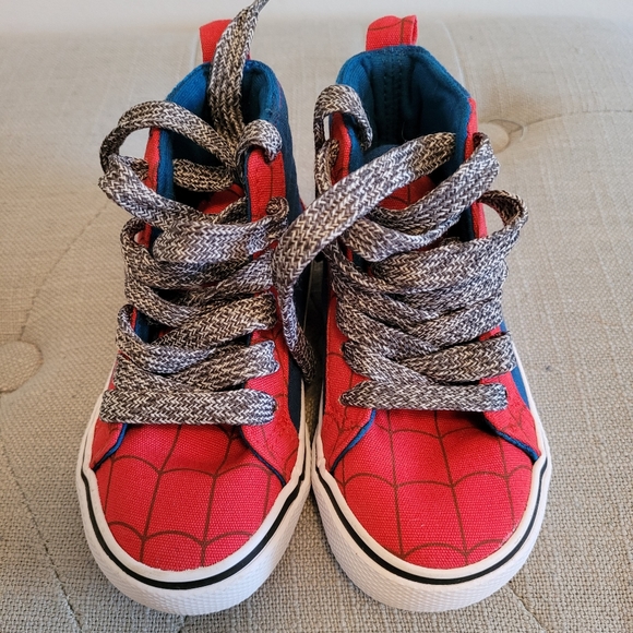 Size 6 toddler spiderman hightops - Picture 2 of 5